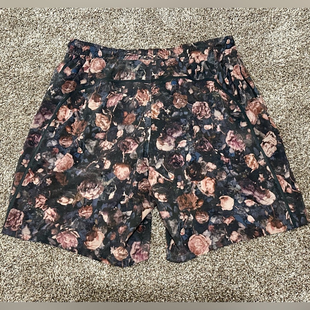 Men's Lululemon XL 9" Rare Floral Pacebreaker Short With Liner Excellent Cond